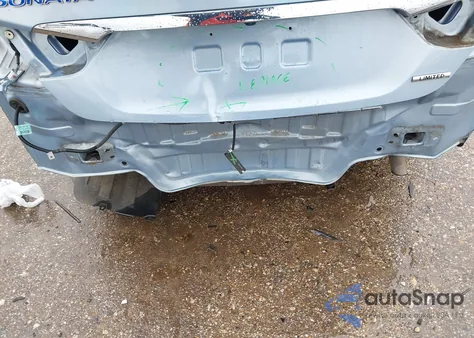 2015 Hyundai Sonata Hybrid Limited z USA, uszkodzony, nr VIN KMHEC4A42FA123755